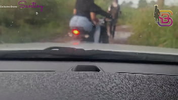 Мой муж, одетый в форму, проехал перед машиной, в которой я ехала, и не заметил ее.