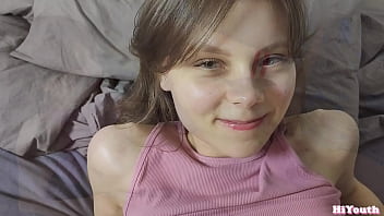 Иногда я позволяю соседу кончить мне на пизду