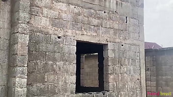 Сексуальная черная задница трахается как шлюха на незавершенной стройке