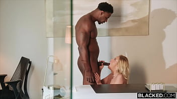 BLACKED: Die geile blonde Hotwife Cherry Kiss wird dominiert und spritzt über Jax‘ BBC