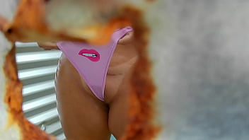 Perfect tan of a big-ass Latina