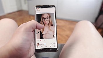 I became a fan of a girl on site and she showed up to thank for it by giving a blowjob and facial