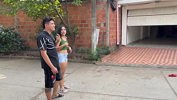 Я пользуюсь тем, что мой зять уходит из дома на работу, захожу к нему в дом через заднюю дверь, трахаю его жену в задницу и кончаю в нее. ЛЮБИТЕЛЬСКИЙ АНАЛЬНЫЙ СЕКС