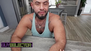 GUY SELECTOR - Можно ли разделить пространство с горячим Нико Медведем и получить шанс потрахаться? Вы решаете, как будет развиваться история